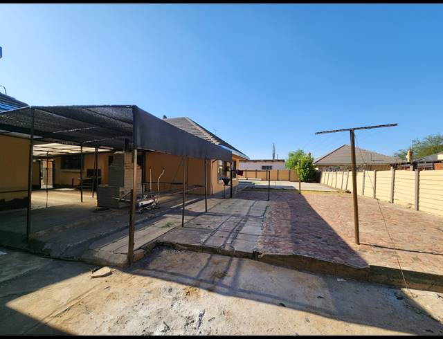 4 BEDROOM HOUSE FOR SALE IN VEREENIGING CENTRAL
